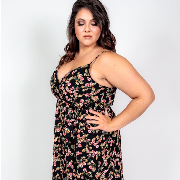 Plus Size ‘Taylor’ Floral Wrap Dress - Picture 4 of 7